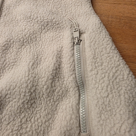 Vuori - (Bone) Fleece Cropped Vest Size Large - Picture 6 of 10